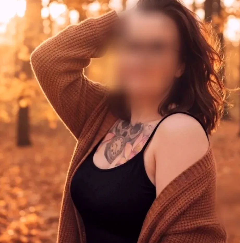 Amira, 34