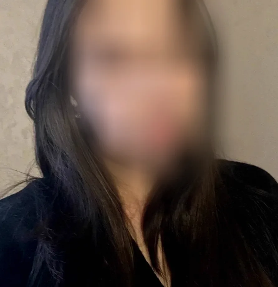 Larissa, 20