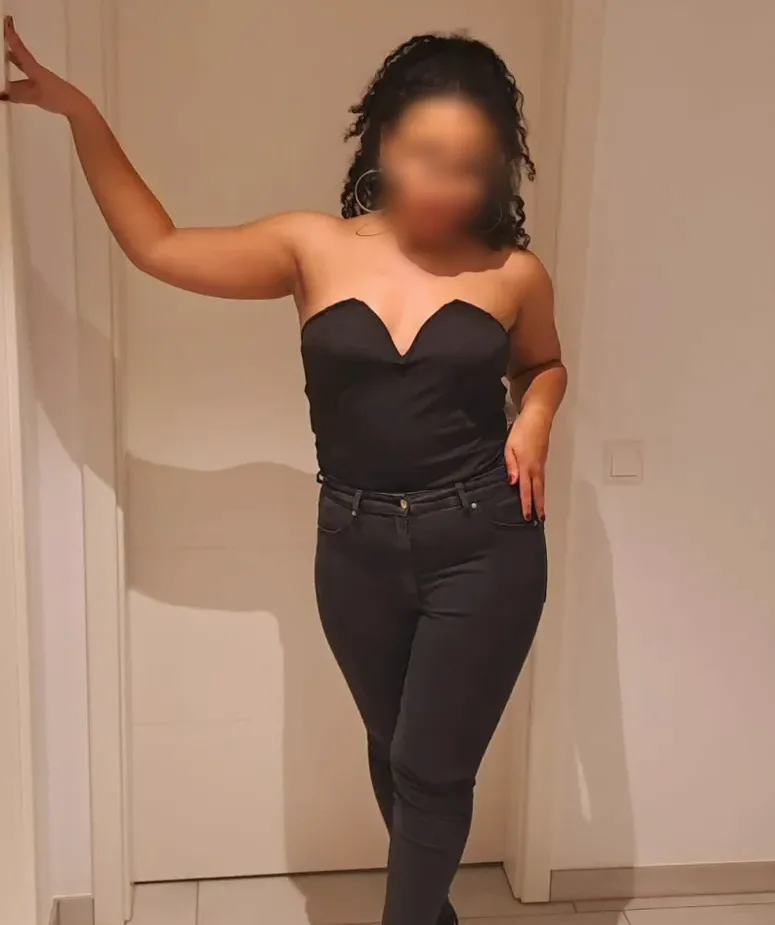 Lea, 27