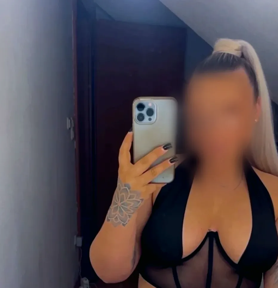 Sabrina, 32