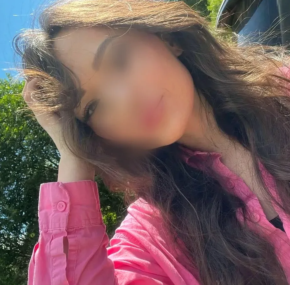 Sophie, 25