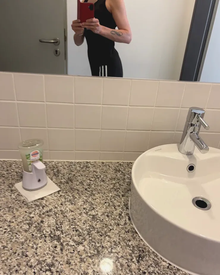 Vanessa, 39